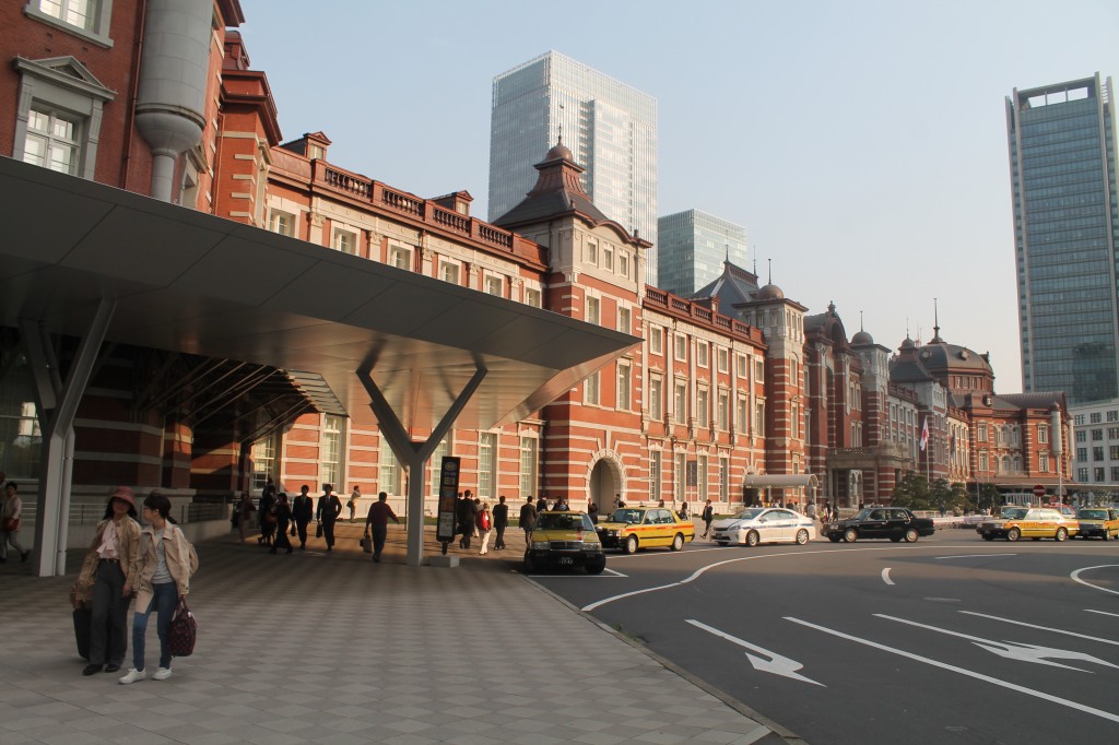 The Magnificent Tokyo Station (東京駅)